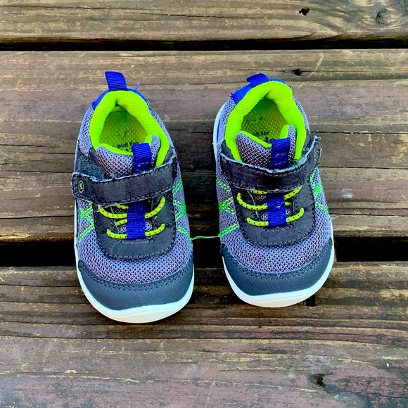 Stride Rite Other - Stride Rite Carson Sneakers